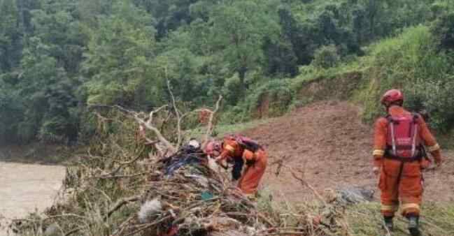 贵州特大暴雨致13人死亡 自然灾害无情啊
