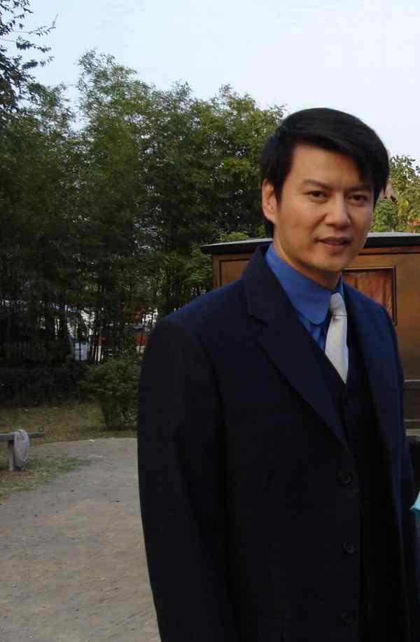 倪齐民老婆 师奶杀手倪齐民，一直都很低调，老婆小他12岁，不愿多抛头露面
