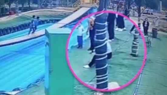 玩摇摆桥死亡 从桥上掉下后休息中突然晕倒抢救无效