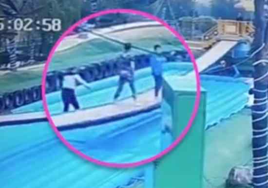 玩摇摆桥死亡 从桥上掉下后休息中突然晕倒抢救无效