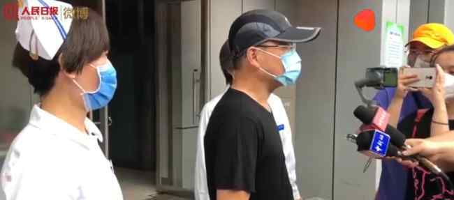 北京机场巴士司机自称揪口罩感染 背后真相是什么