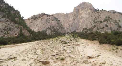 湖北黄梅山体滑坡9人被埋 山体滑坡向哪边跑最安全