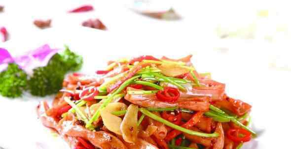 脆鹅肠 中国十大禁菜之脆鹅肠，从活鹅肛门扯出肠子做菜