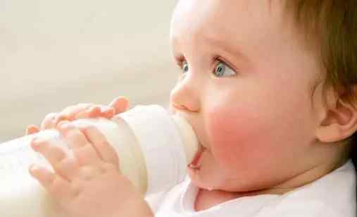 不含乳糖的奶粉有哪些 宝宝乳糖不耐受 挑选不含乳糖的奶粉是正解