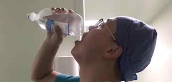 医生回应手术后喝葡萄糖水 具体如何回应的