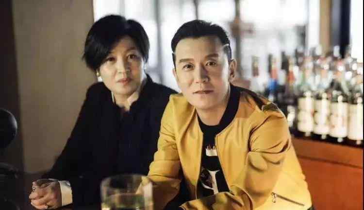李咏的妻子 李咏去世后留下两亿资产，为啥没有给妻子哈文，而是给了16岁的她