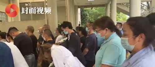 成都跳河救人的哥告别会举行 英雄一路走好