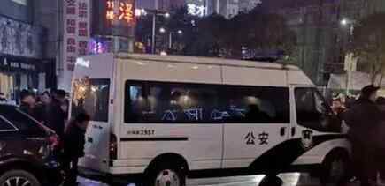 重庆警方回应男子跳桥砸死老人 登上网络热搜了！