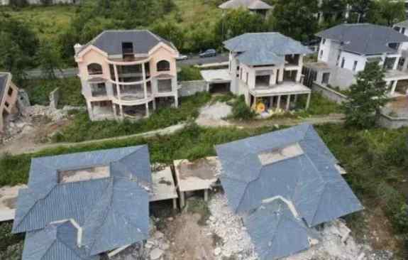 云南大理55栋高尔夫别墅被拆除 事情的详情始末是怎么样了！