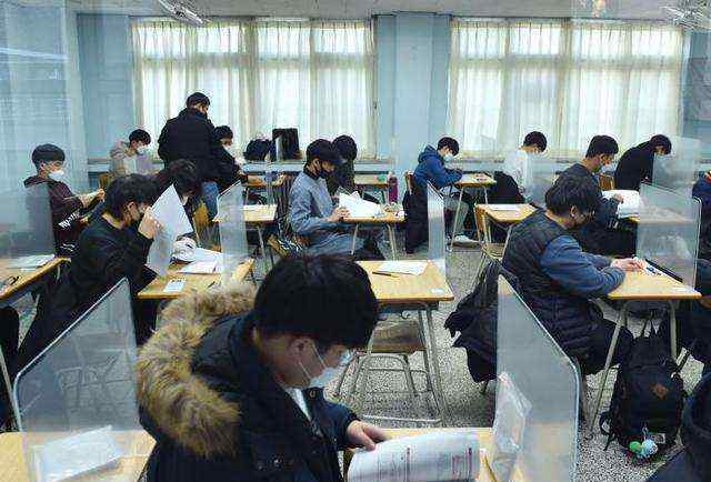 韩国高考申请人数创新低 韩国高考有多残酷