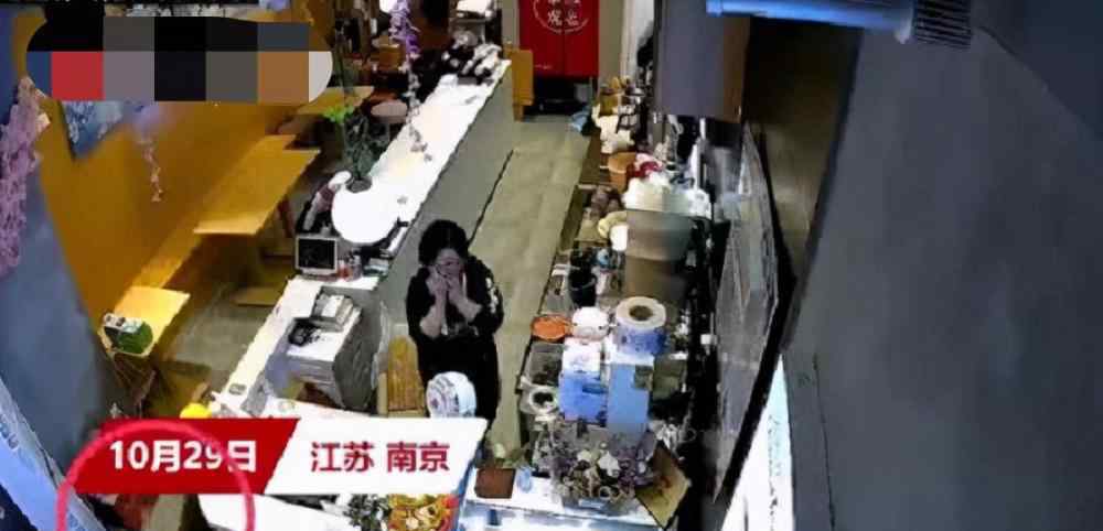 野猪窜进奶茶店吓坏女店员 到底是什么状况？