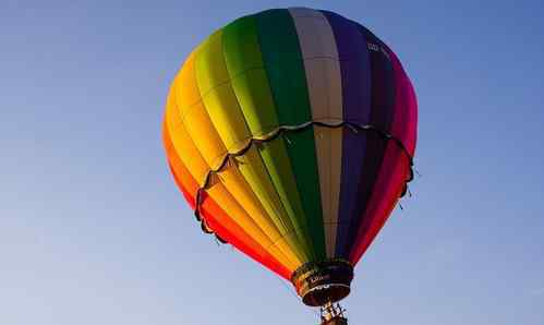 云南一景区工作人员从热气球坠亡 云南热气球坠亡视频