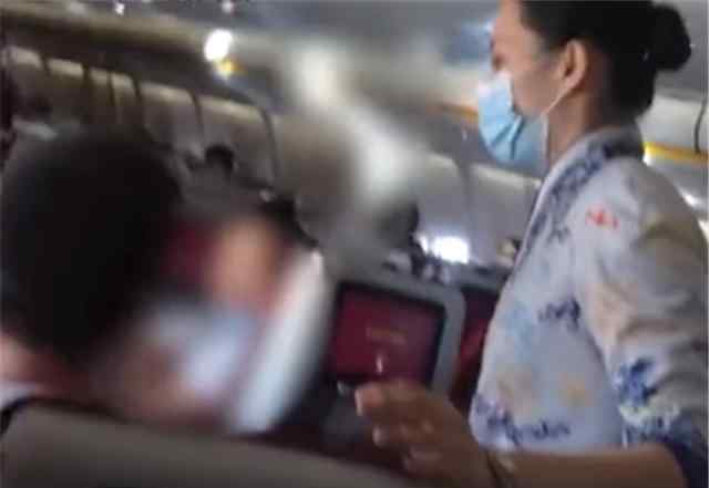 男子抱怨飞机上婴儿哭闹被回怼 目前是什么情况？