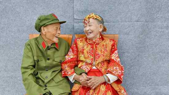 92岁老兵迟来76年的婚纱照 对此大家怎么看？