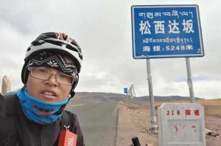 河南小伙单腿征服新藏线 骑行中认识了如今的妻子找到了自己的事业