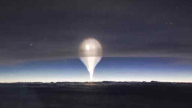 荷兰飞行员拍中国反导测试景象 像一个气球或奇怪的云朵