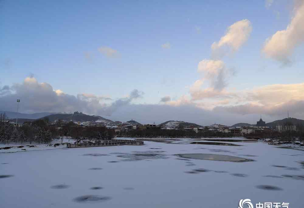 香格里拉迎降雪 事件的真相是什么？