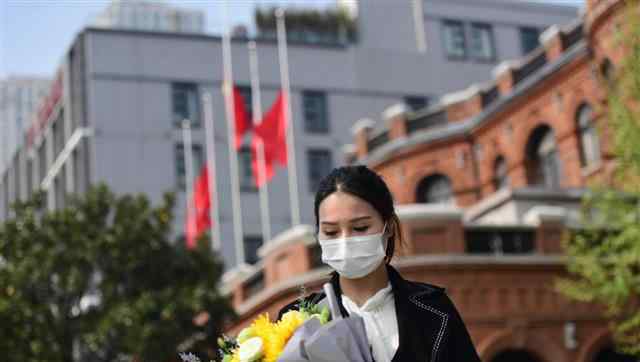 武汉市民江滩唱起国歌 目前是什么情况？