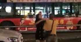 女辅警打公交司机 因男友与公交车驾驶员发生争执