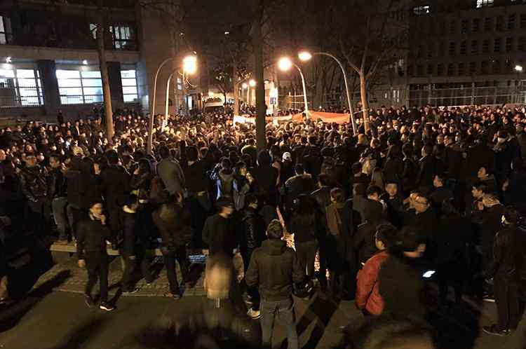 巴黎华人再次示威 现场目击者称并不是华人