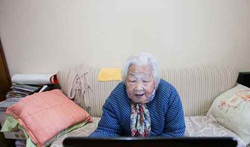 93岁杭州的洪大妈玩游戏20多年了