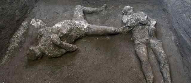 庞贝古城2000年前死于火山喷发遗骸被发现 引发网络热议 背后真相是怎样的？