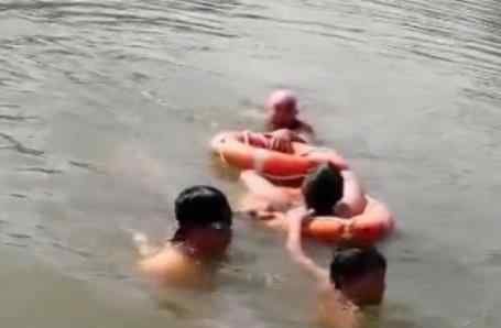76岁老人救起200多斤溺水者 害怕当时救不起来