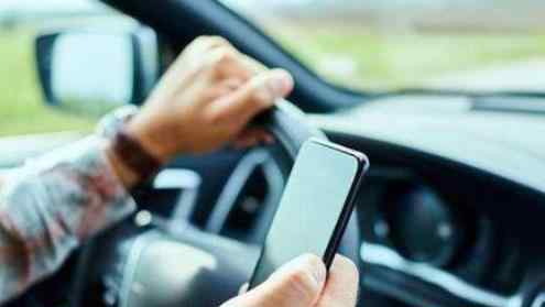 英国将全面禁止开车用手机 明年年初开始生效