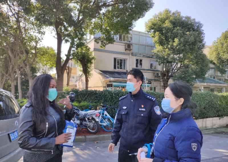 上海锦绣华都 从不愿戴口罩，到竖起大拇指……在上海这个镇，三千多户外籍家庭共同感受“战疫”温度