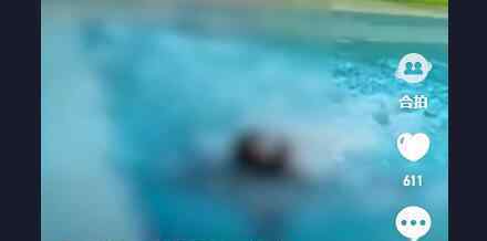 女子泳池内记录老公儿子戏水画面 意外拍下惊险一幕