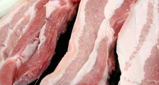 猪肉价格一个月每公斤涨近7元！具体怎么回事？现在多少钱一斤？附价格走势
