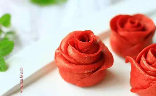 玫瑰花卷的做法 玫瑰花卷：做法简单，颜值超赞，再挑食的孩子都食欲大开