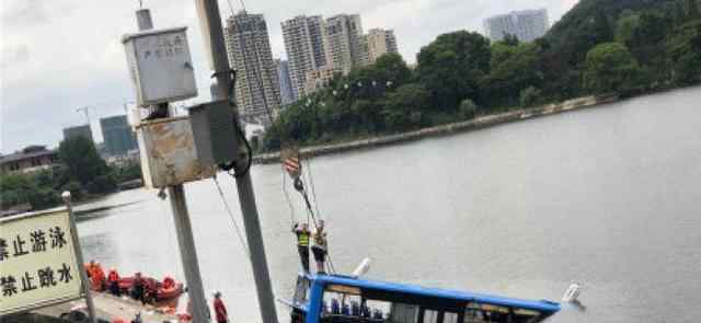 贵州坠湖公交司机曾发唱歌视频 故意将公交车开入湖说法有疑