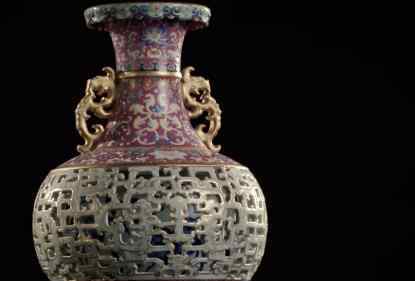 欧洲老妇闲置中国花瓶拍得6300万 原本是为乾隆打造
