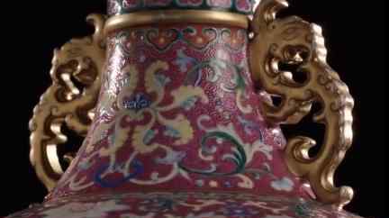 欧洲老妇闲置中国花瓶拍得6300万 原本是为乾隆打造