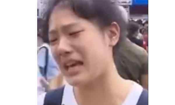 女孩高考完哭着说假期规划是减肥 哭泣的模样真是太可爱了