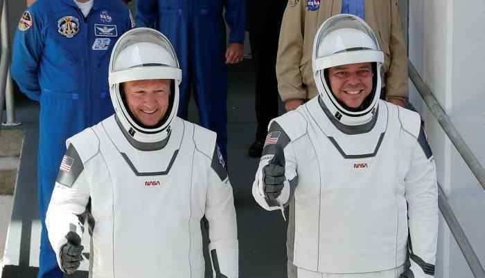 SpaceX龙飞船载2名宇航员返回地球 到底什么情况呢？