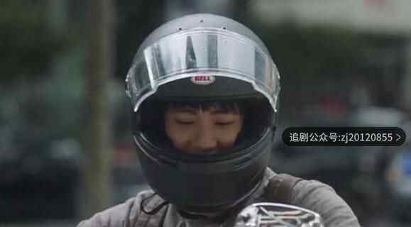 三十而已钟晓阳是什么身份是谁演的 钟晓阳骑的摩托车多少钱