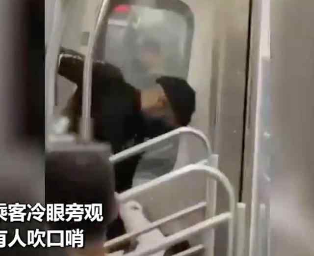 亚裔男子在纽约地铁遭黑人毒打 乘客冷眼旁观 还有人吹口哨 事件详情始末介绍！
