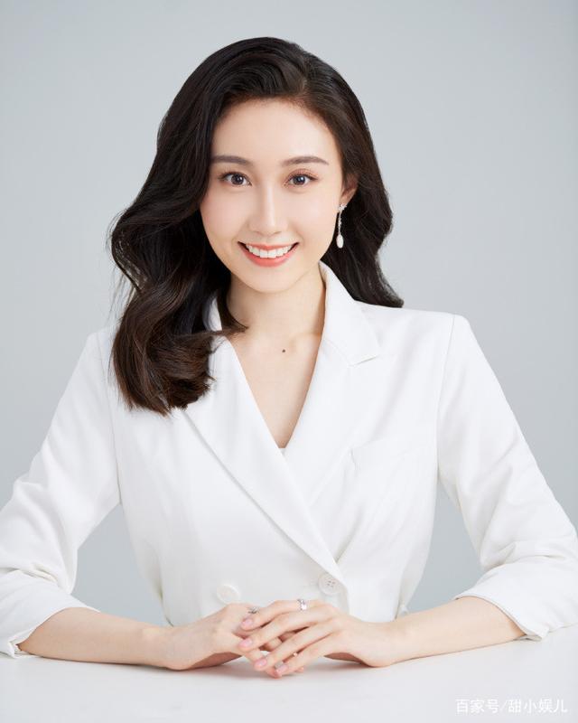 水均益女儿 主持人水均益女儿近照，完美继承父亲基因，亭亭玉立好身材