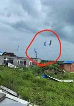 黑龙江乡镇遭龙卷风房盖满天飞 到底发生了什么