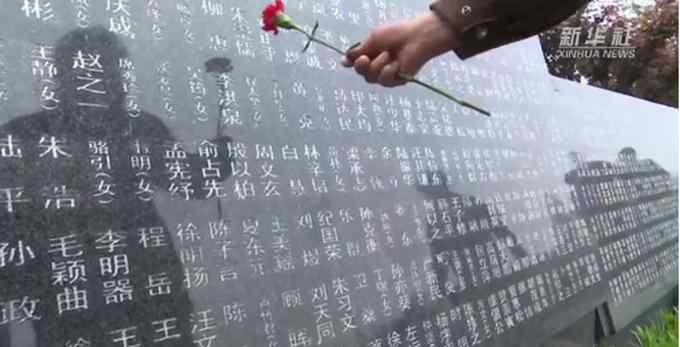 91岁老人纪念墙边寻战友名字：日子越好 我越想念你们！