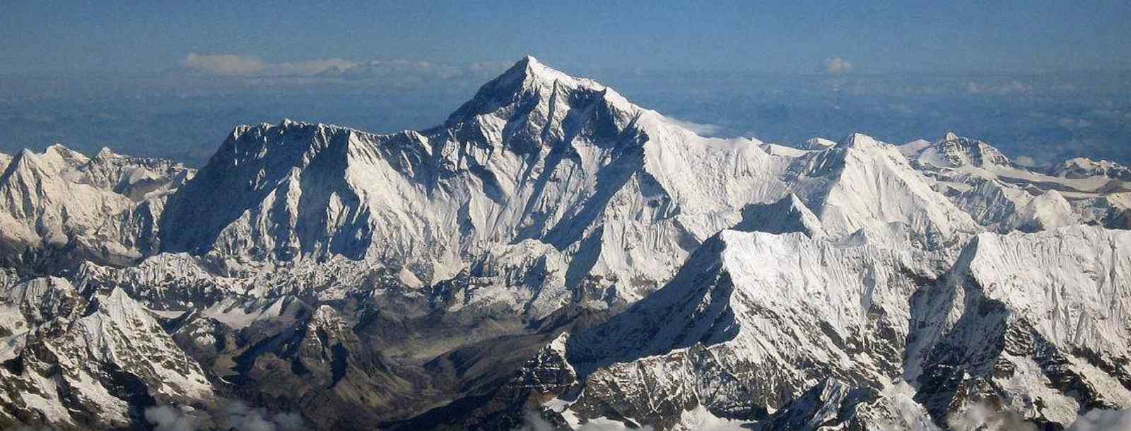 珠穆朗玛峰是中国的吗