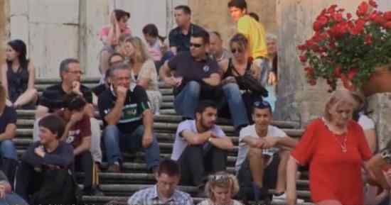 罗马禁止游客坐西班牙阶梯 这是为什么