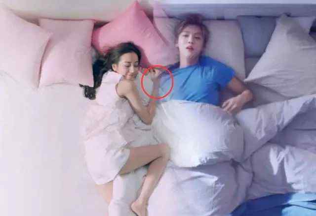 鹿晗h文和迪丽热巴 鹿晗和迪丽热巴在床上的照片流出？