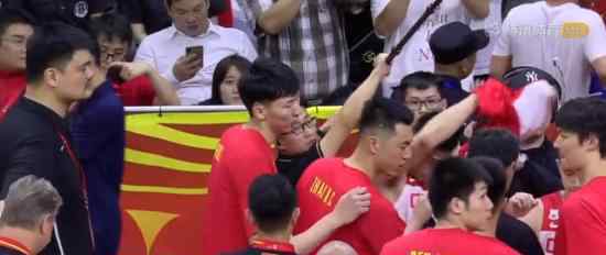 中国男篮对战韩国  77-73惊险胜韩国