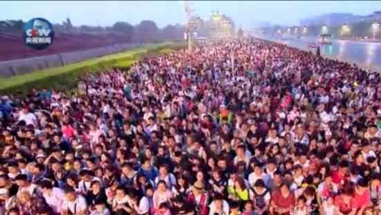 天安门广场数万人表白祖国 具体情况是什么