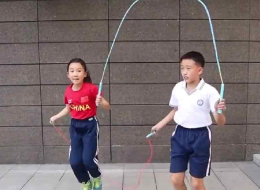 11岁孩子玩花绳看晕网友 究竟是怎么回事