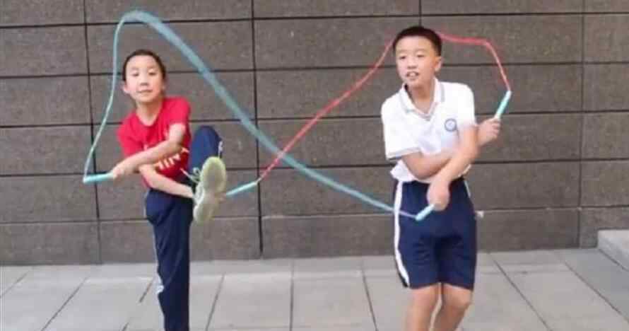 11岁孩子玩花绳看晕网友 究竟是怎么回事