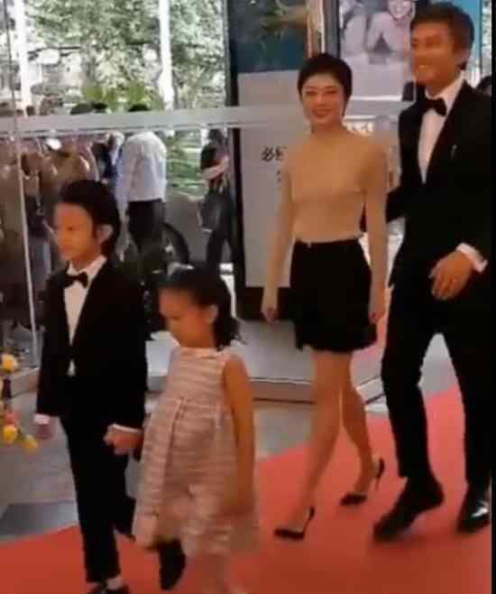 等等小花怀疑邓超是逃犯 这是什么情况?
